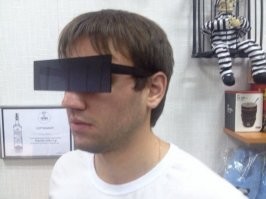 С такими очками и перегородок не надо. Можно даже М с Ж объединить.