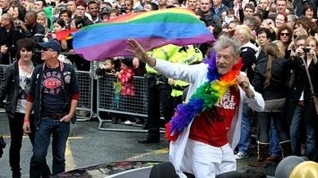 Один из "этих" у них уже был в кино.