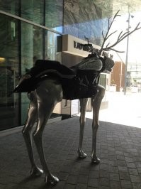 вот еще шедевр железного коня, в центре Осло был выставлен лет 7 назад.