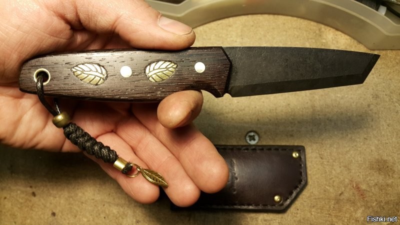 Тоже балуюсь иногда. Делаю ножи из старых пил из стали Р6М5, украшения, колечки... То на подарок, то от приступа рукожопства. Считаю что творчество - это прекрасно.