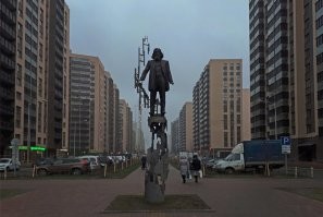 Не ложная. Я там был. причем в первый раз в 1988-м, а последний в 2015-м.
Типовые концерные залы не представляют особой ценности, а если речь идет о каком-то индивидуальном проекте-тогда я не очень понимаю, о чем речь. Про человейники в Таллине тоже интересно, пришли фоточку.

Для примера, у меня в 10 минутах пешей ходьбы от меня снесли крутой стадион 79-года постройки. Вывели его из рееестра охраняемых памятников, сразу же признали аварийным и надлежащим сносу. Несмотря на начавшиеся протесты населения моментально обнесли забором и снесли. Строят новую арену, но теперь городу бдет принадлежать только ее половина. Другая-у Ротенбергов) еще и на стройке заработают. 

Вот, на фото, СКК(бывший) и гетто для жизни.