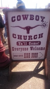 Короче был на исторической экскурсии в Техасе. Вот как раз по поводу "дикого запада" и голливудских перестрелок. Гид подробнейше рассказал, что ничего такого не было и в помине. Как правило, перестрелки, это были пьяные дебоши и то считались нонсенсом. Интересно было послушать.