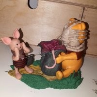 "Я думал-думал, я всё понял! Оказывается, это неправильные пчёлы. Совсем неправильные! И они, наверное, делают неправильный мёд! "