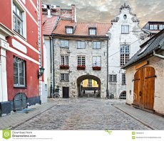 Список одного индивидума. Я не согласен. Да, там есть приятные места, но у каждого они свои.
По мне:
Рига, Старый город
Люблю Монако 
И без ума от Долины Мёзель Германия