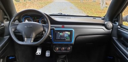 И сейчас продаются похожие размером, но отличающиеся дизайном. Вот микролитражка...3 литра на 100 км. Салон с кучей наворотов )))