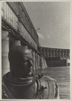 похож на робокопа