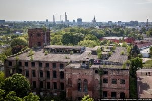 Два хохлобота, можете погуглить, у нас таких фоток могу найти тысячи, даже в Риге. И что? Вы лучше застрелитесь.