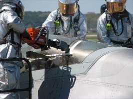 Покупайте штатовский F-22. Там фонарь закрывается один раз - и на всю жизнь: