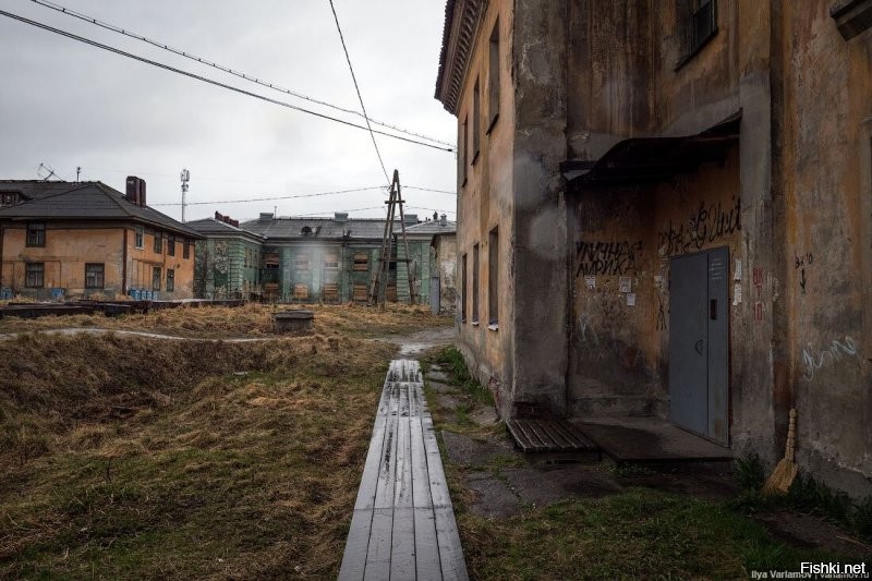 Если в Прибалтике всё так плохо, зачем ты там живёшь?
Переезжай к нам в Россию, у нас хорошо.
.
Лови от жизни кайф :)))))