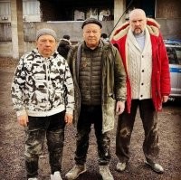 Гастарбайтеры разгружали вагон с цементом и тут их повязали полицаи за нарушение иммиграционного законодательства.