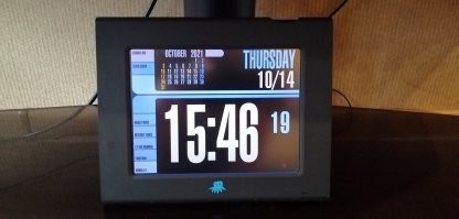 Чамби до сих пор пользуюсь, как часы и как интернет-радио..