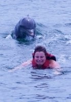 О доброте дельфинов, рассказывают только те, кого дельфины толкали к берегу.