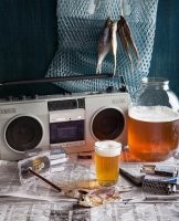 Для аутентичности здесь должен быть магнитофон Весна-202 и газета "Советский спорт".