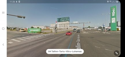 У нас лет ПЯТЬ брошенный evergiven стоял на въезде в парковку. Никто не обращал внимания, просто тупо все объезжали.
Только после случая в суэцком канале заметили эту хрень)