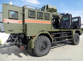 Судя по фотографии с выставки, на данный автомобиль может устанавливаться турель на крыше. Думаю при желании заказчика туда поставят боевой модуль с дистанционным управлением. Типа БМ "Охотник" который для "Тайфун-К" разработан.