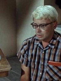 10 случаев, когда мирных и безобидных персонажей превращали  в крутых и опасных героев