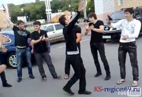 К одному из них приехали гости