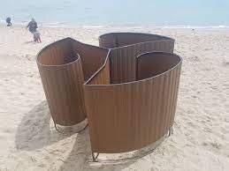 да ладно, это были пляжные раздевалки, ну любили раньше эти комоксы или эскимосы загарать там