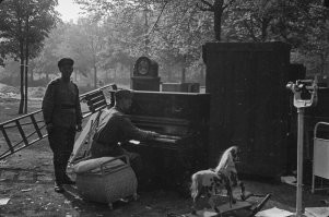 А чего нашим было пианины с собой таскать? Пришли к ним и там поиграли.
