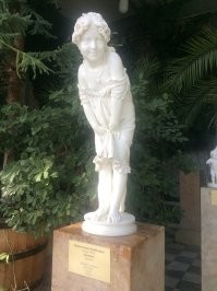 "Цирк уродцев": новые скульптуры в Нижегородской области стали посмешищем