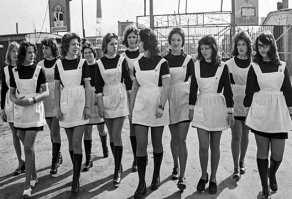 Наши прабабки в 70-х носили мини покруче чем в 90-х.