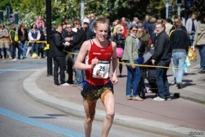 киберспорт с игрой для удовольствия имеет столько же общего, как вот этот чувак с воскресной прогулкой в парке.