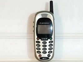 До сих пор живой, если шнур воткнуть.