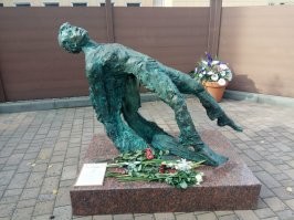 "Цирк уродцев": новые скульптуры в Нижегородской области стали посмешищем