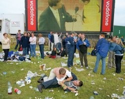 Британские свиньи больше всех синячат в своих пабах.