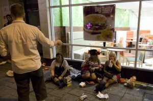 Британские свиньи больше всех синячат в своих пабах.