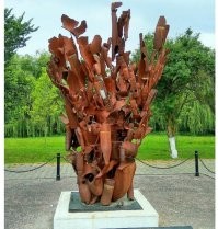 Конкретно в Новороссийске на каждого защитника Малой Земли приходилось по 1250 кг смертоносного металла....
Какое мужество надо иметь, что бы выжить в этой и подобной ей мясорубках Великой отечественной, уму не постежимо....