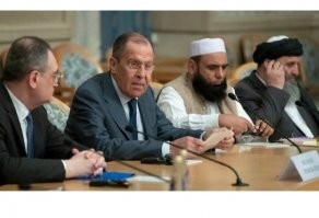 Ты мразь тупорылая!
Я объясню на твоём куринно-бабском языке;
Почему власть заставляет обычных людей носить маски и делать прививки, но при этом сами не соблюдают эти правила? 
Про работников дет садов я написал после того как ты овца тупорылая, начала понять что в садах будет дежурная группа! 
Я тебе ответил, нахрена делать в садах дежурные группы, если там всё равно не соблюдают установленные твоим ЦАРЁМ правила. 
Почему сами чиновни не соблюдают правила?