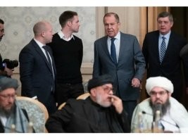 Ты мразь тупорылая!
Я объясню на твоём куринно-бабском языке;
Почему власть заставляет обычных людей носить маски и делать прививки, но при этом сами не соблюдают эти правила? 
Про работников дет садов я написал после того как ты овца тупорылая, начала понять что в садах будет дежурная группа! 
Я тебе ответил, нахрена делать в садах дежурные группы, если там всё равно не соблюдают установленные твоим ЦАРЁМ правила. 
Почему сами чиновни не соблюдают правила?