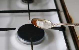 А какой был вкус у жженого сахара.... И тогда эта картинка ни у кого не вызывала других ассоциаций. Да, были времена....