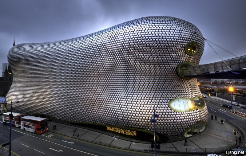 Маловато будет. Таких зданий по миру огромное множество. Вот ещё 10-ка:
1. Здание национального совета по развитию рыболовства, Хайдерабад, Индия.
2. Выставочный центр Wuxi Wanda Cultural Tourism City Exhibition Center в городе Уси в провинции Цзянсу. Китай.
3. Здание Селфриджес, Бирмингем, Великобритания.
4. Настольный теннис популярен в Китае. Видимо, любят его и архитекторы. Они решили построить здание, напоминающее ракетку.
5. Главный бахайский храм Индии.
6. Национальная библиотека (Минск, Беларусь)
7. Здание-корзина в городке Ньюарк. США.
8. Центральная библиотека (Канзас-сити, штат Миссури, США)
9. «Дом Роберта Рипли»(Ниагара Фолс, Канада). «Дом Рипли» в Орландо – иллюстрация на тему не технической революции, но природной стихии. Этот дом был построен в память о землетрясении силой в 8 баллов, которое случилось здесь в 1812 году. Сегодня якобы треснувшее здание признано одним из самых часто фотографируемых в мире.
10. Башни «Абсолют» (Канада) Они могут претендовать на нечто большее, чем просто эффективное жилье. Благодаря конструктивным особенностям непрерывные балконы окружают все здание, устраняя вертикальные барьеры, традиционно используемые в архитектуре высотных зданий.
 И напоследок бонус:  «Монета удачи» высотой в 140 метров. Своим внешним видом здание напоминает китайскую монету удачи, только очень большого размера. Гуанчжоу (Китай).