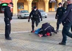 Возмутился жестким задержанием))) тебе ещё повезло...