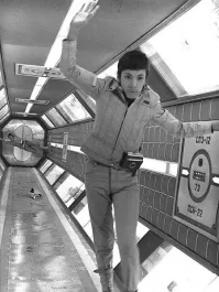 Ну, вращающийся коридор мы уже давненько видели. )