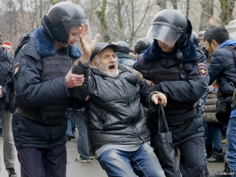 Толпой на одного?
.
У нас в России всё по-другому. Да?