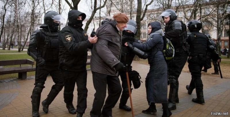 Толпой на одного?
.
У нас в России всё по-другому. Да?