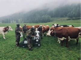 Мне кажется,что примерно так будет выглядеть встреча землян с представителями инопланетной цивилизации,по неизвестным причинам решившими поделиться своими технологиями...