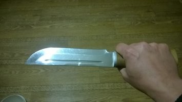 Разве это нож? Вот нож. Но правда ножны пролюбил когда за грибами ходил, новые руки не доходят сделать, лежат подготовленные заготовки из вязы, но что то дальше дело не идёт.