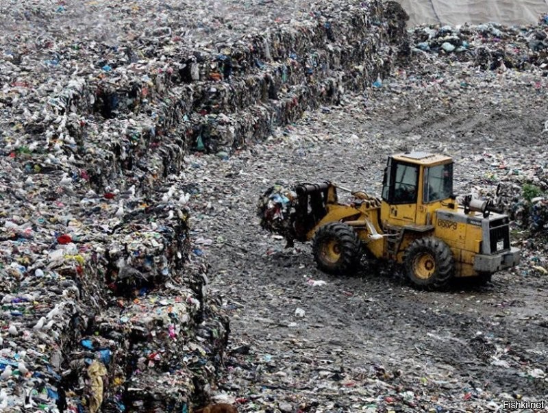 и то и сё и так и эдак а вот мусорные свалки растут и увеличиваются по всей стране! второе фото Калининградская область, одна из нескольких свалок!