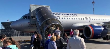 Фотки ни у селу, ни к городу. Можно ещё такую добавить. А по теме - кормить в полёте надо.