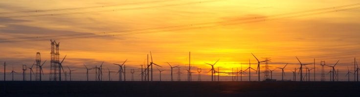 Я лично сталкивался с ветряками в Европе-повсеместно. В этом году был поражен их количеством в Турции. В Китае, если ехать на машине, иногда ветряки не заканчиваются по полчаса. Как жалко, что инвесторы этих конструкций не знакомы с парочкой диванных аналитиков с "фишек" и так жестоко заблуждаются...