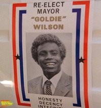 как так то? а мэром у них кто был? он же уборщик в кафе. а 4 часть снимать не будут, старые уже все актеры, а у главного "Марти" Паркинсон по-моему. ему не до съемок