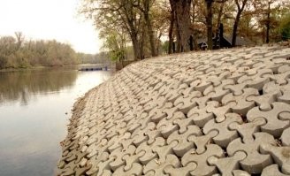 Нет ты не прав, три когда это увидят то учёные скажут что это уникальное природное образование вулканического происхождения! 
Будут водить экскурсии и бабки делать!