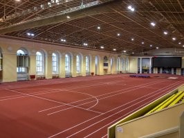 Бл...ииин!!! Второй раз на Фишках это фото с той же дурацкой подписью!!!  "Автосалон в Зимнем Дворце, первая половина 90-х."Я в прошлый раз поправил автора, спокойно поправил. Сегодня уже не спокоен. 
Автор  держит ленинградцев за кого?  Вы думаете, что Пиатровский разрешил бы такое в Зрмитаже? 
Автор! Информирую, если не знаете: Зимний дворец - это Эрмитаж!!!
Не таскали эрмитажные работники по этой лестнице понтовые железки!
Эта выставка проходила на Зимнем стадионе, на игровом поле.
Я всё сказал...