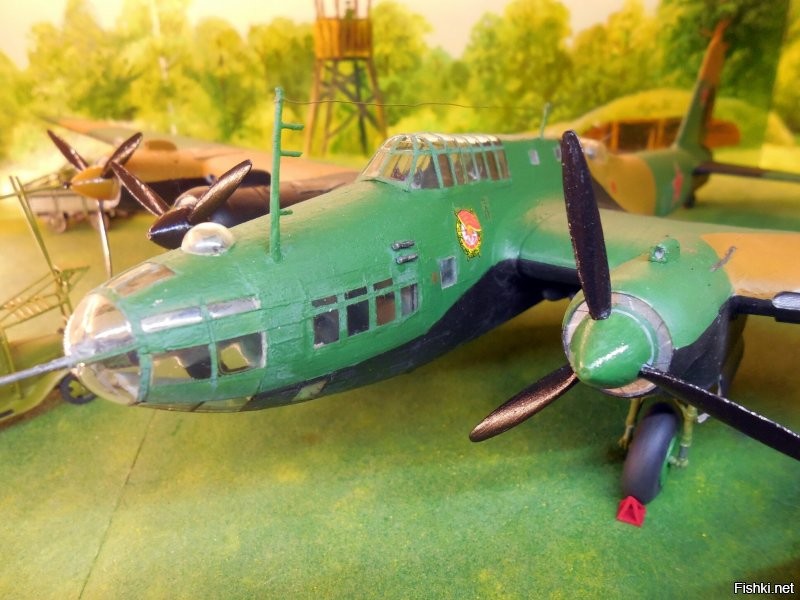 Компрессора и аэрографа нет. На смывки, пигменты и прочую роскошь нет денег. Акриловые краски ХоМа и кисточки.