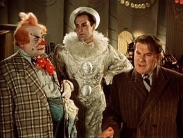 Я и сам шутить не люблю, и людям не дам.