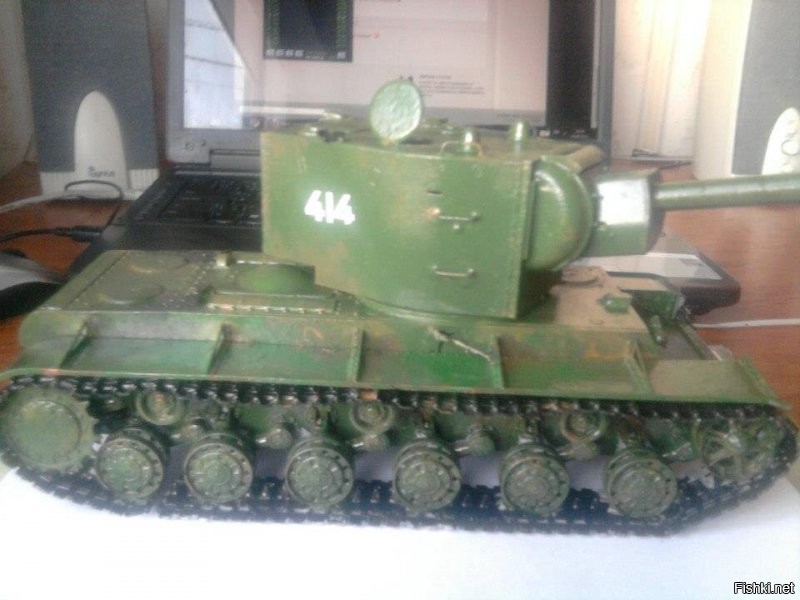 ''Трубач'' в своё время мне понравился, в студенческие годы особо на расходники не разгуляешься- гуашь смешанная с ПВА, Железобетонно, немного соды ввиде снега, немного работы с гипсом что бы получить кирпичное здание, ну и фото на тапок, ээээээхххх были временаааа, да что вспоминать!...